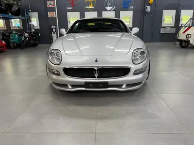 Maserati Coupé GT 2003 — Sportive italienne 390 ch, boîte semi-automatique — fianco