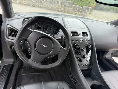 Aston Martin V12 Vanquish — Coupé sport britannique d'exception, 574 ch, 56'000 km — Thumbnail 9