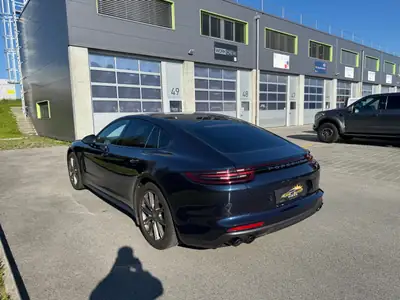 Porsche Panamera 4 Executive PDK — Berline sportive hybride, 84 000 km seulement — Heckansicht