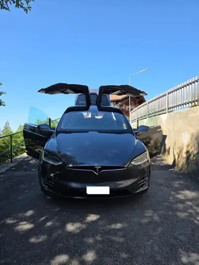 Tesla Model X 100D — SUV électrique performant, 170'000 km, traction intégrale — vue extérieure