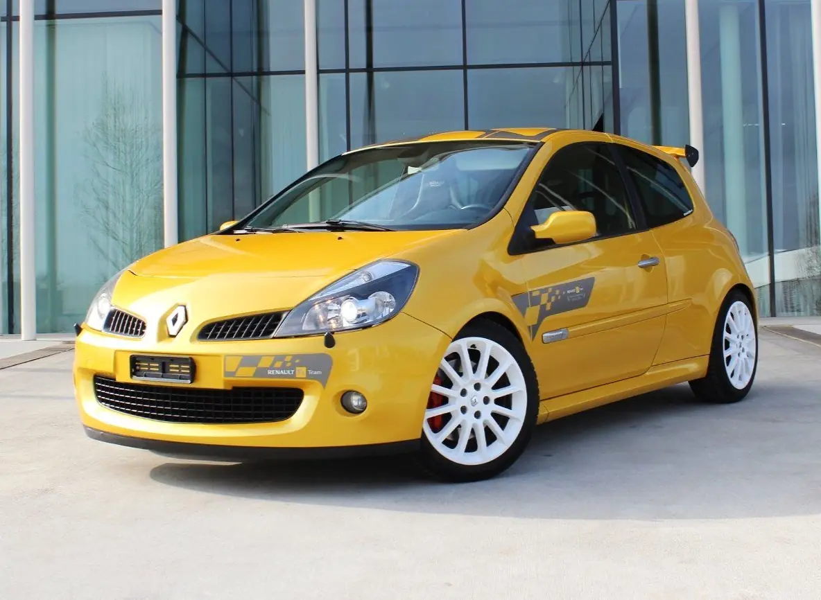 Renault Clio 2.0 16V Sport F1 Team — Édition collector jaune Sirius, motorisation 197 ch — vue extérieure