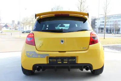 Renault Clio 2.0 16V Sport F1 Team — Édition collector jaune Sirius, motorisation 197 ch — intérieur