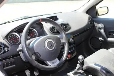 Renault Clio 2.0 16V Sport F1 Team — Édition collector jaune Sirius, motorisation 197 ch — Miniature 8