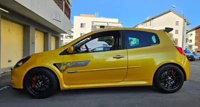 Renault Clio 2.0 16V Sport F1 Team — Édition collector jaune Sirius, motorisation 197 ch — Miniature 14