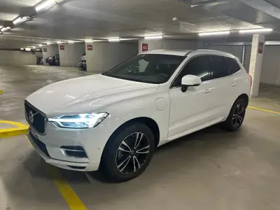 Volvo XC60 T8 eAWD Momentum — Hybride rechargeable premium, 85000 km, services gratuits — vue extérieure