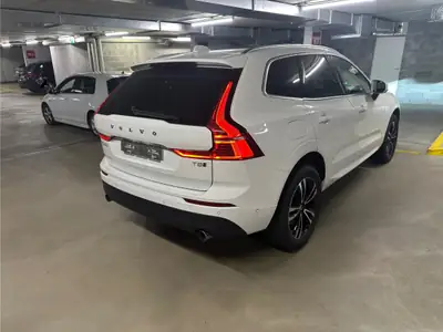 Volvo XC60 T8 eAWD Momentum — Hybride rechargeable premium, 85000 km, services gratuits — intérieur