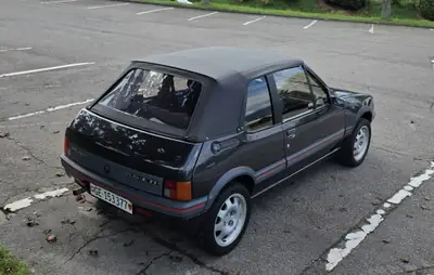 Peugeot 205 1.9 CTi — Cabriolet collector des années 80, moteur performant — tableau de bord
