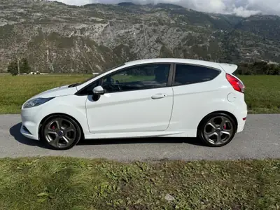 Ford Fiesta 1.6 SCTi ST-2 — Sportive compacte, 182 ch et faible kilométrage — tableau de bord