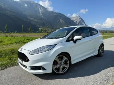 Ford Fiesta 1.6 SCTi ST-2 — Sportive compacte, 182 ch et faible kilométrage — intérieur