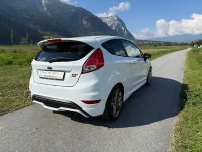 Ford Fiesta 1.6 SCTi ST-2 — Sportive compacte, 182 ch et faible kilométrage — Miniature 9