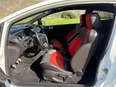 Ford Fiesta 1.6 SCTi ST-2 — Sportive compacte, 182 ch et faible kilométrage — Miniature 11