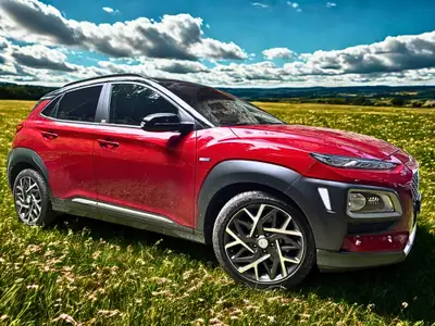 Hyundai Kona 1.6 GDi HEV Vertex — SUV compact hybride, 15'000 km seulement — vue extérieure