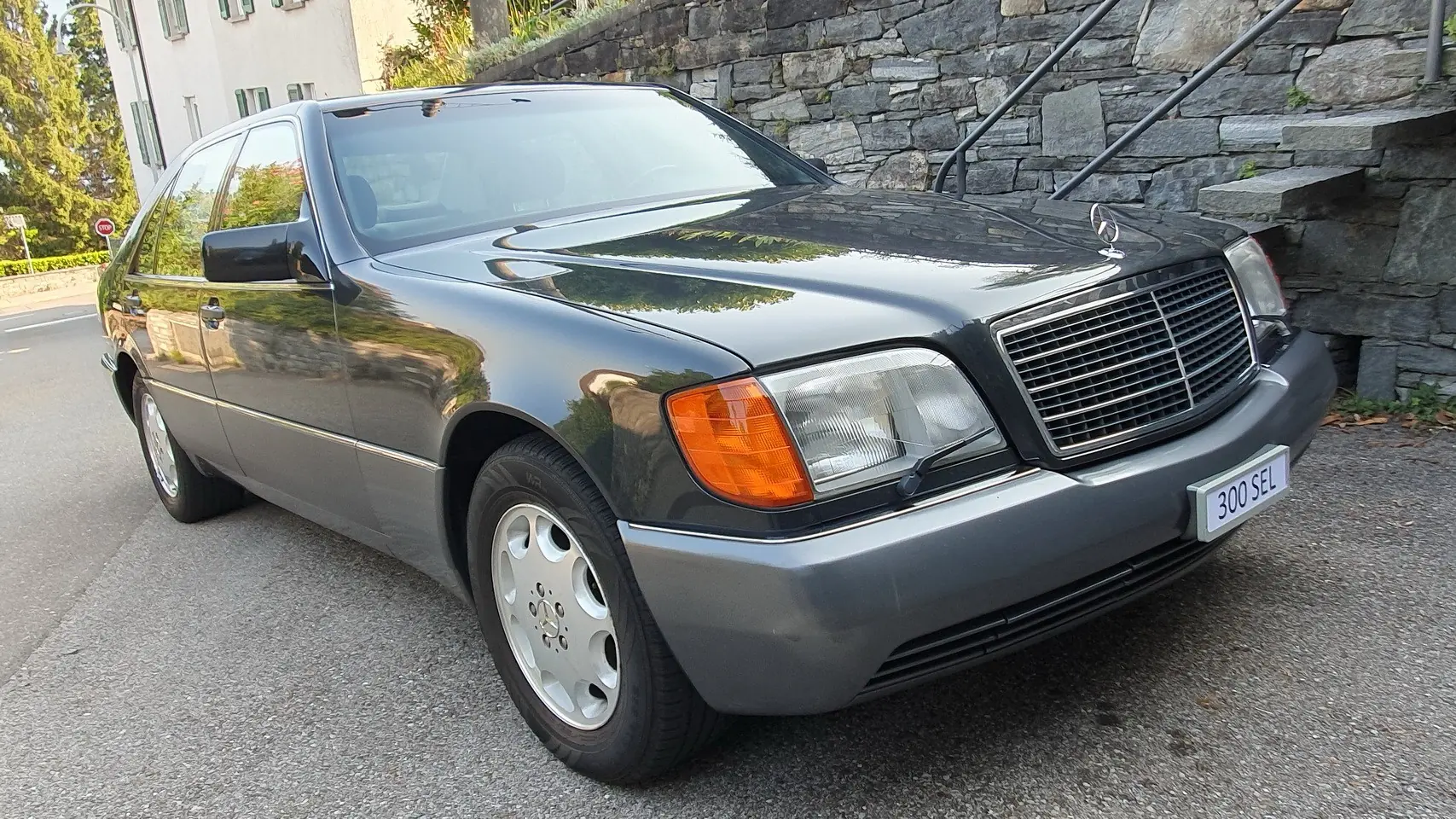 Mercedes-Benz 300 SEL 1991 — Berline élégante, moteur puissant, kilométrage maîtrisé — vista esterna