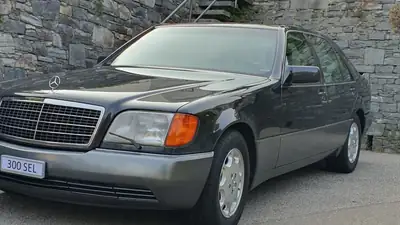 Mercedes-Benz 300 SEL 1991 — Berline élégante, moteur puissant, kilométrage maîtrisé — fianco