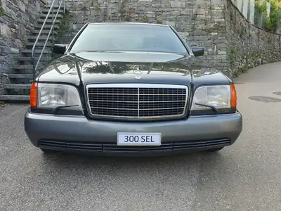 Mercedes-Benz 300 SEL 1991 — Berline élégante, moteur puissant, kilométrage maîtrisé — interni