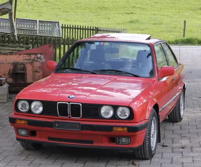 BMW 318iS 1991 — Coupé sportif d'époque, État d'origine, Rare et préservé — fianco