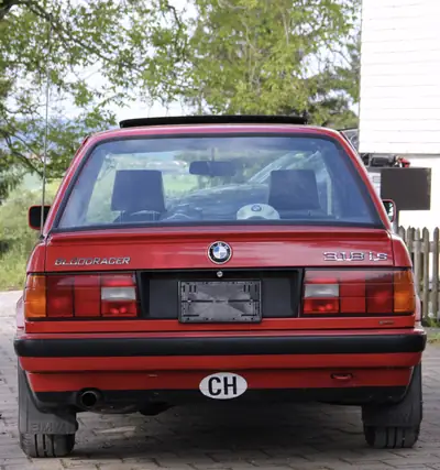 BMW 318iS 1991 — Coupé sportif d'époque, État d'origine, Rare et préservé — vista posteriore