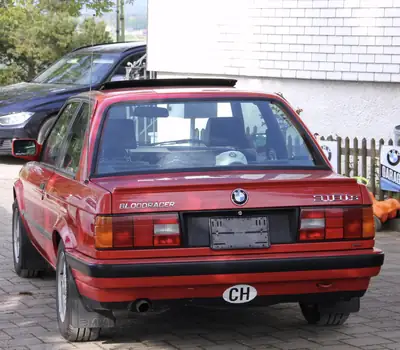 BMW 318iS 1991 — Coupé sportif d'époque, État d'origine, Rare et préservé — interni