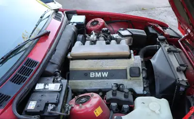 BMW 318iS 1991 — Coupé sportif d'époque, État d'origine, Rare et préservé — Miniatura 7
