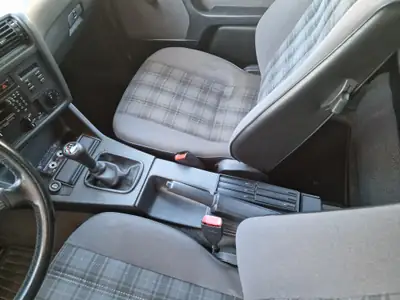 BMW 318iS 1991 — Coupé sportif d'époque, État d'origine, Rare et préservé — Miniatura 9