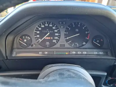 BMW 318iS 1991 — Coupé sportif d'époque, État d'origine, Rare et préservé — Miniatura 11