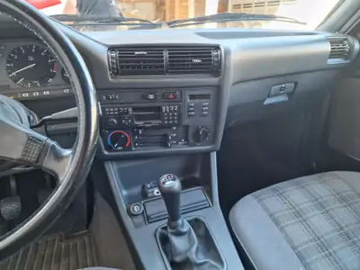 BMW 318iS 1991 — Coupé sportif d'époque, État d'origine, Rare et préservé — Miniatura 10