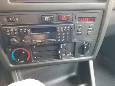 BMW 318iS 1991 — Coupé sportif d'époque, État d'origine, Rare et préservé — Miniatura 14