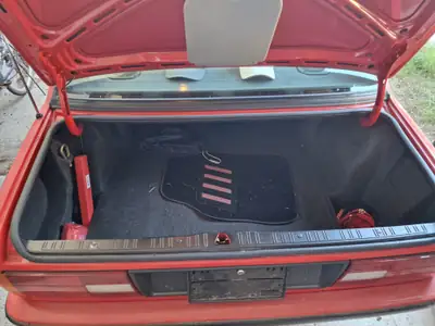 BMW 318iS 1991 — Coupé sportif d'époque, État d'origine, Rare et préservé — Miniatura 18