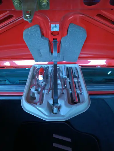 BMW 318iS 1991 — Coupé sportif d'époque, État d'origine, Rare et préservé — Miniatura 17