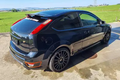 Ford Focus 2.5 Turbo ST Black Edition — Sportive compacte, 226 ch garantie sans sinistre — side view