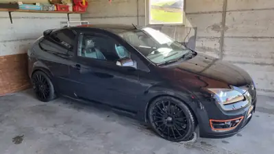 Ford Focus 2.5 Turbo ST Black Edition — Sportive compacte, 226 ch garantie sans sinistre — detail