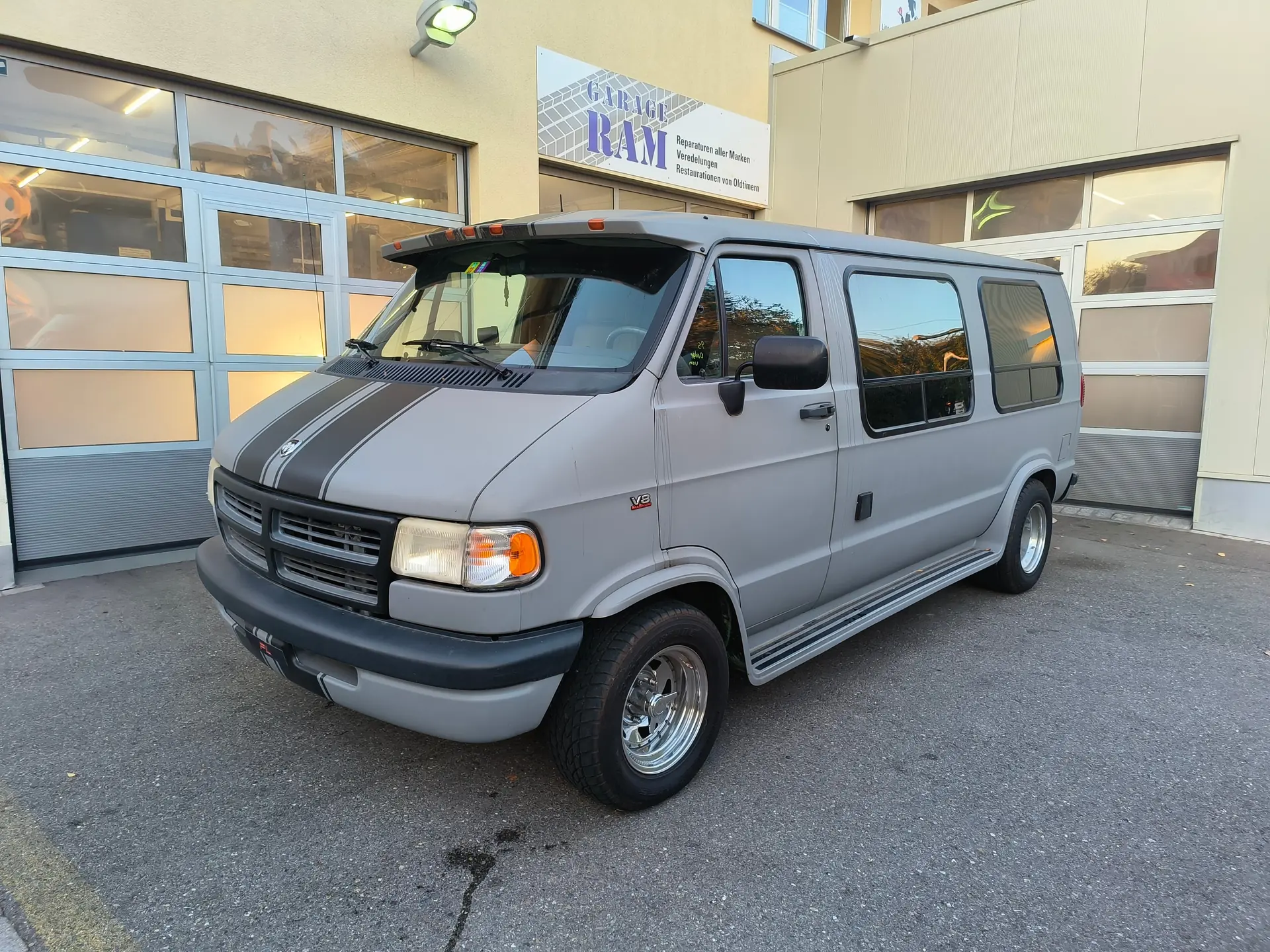 Dodge Ram Camper VAN 1996 — Camping-car robuste, moteur 5.2L, kilométrage modéré