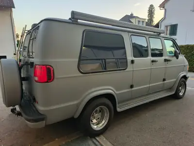 Dodge Ram Camper VAN 1996 — Camping-car robuste, moteur 5.2L, kilométrage modéré — interni