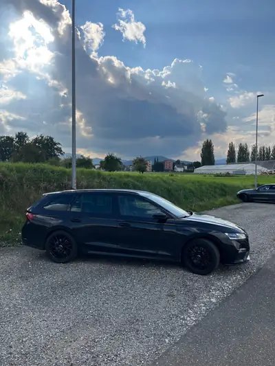 Skoda Octavia Combi RS 2.0 TSI 245 ch — Break sportif, full équipé, 70 000 km — side view