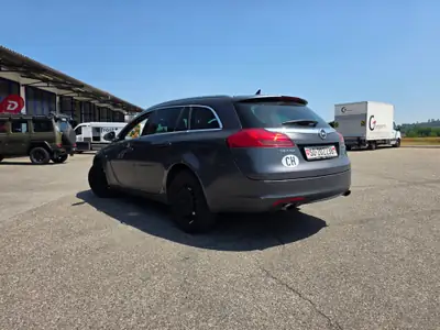 Opel Insignia Sports Tourer 2.0 Turbo 4WD — Break premium 220 ch, traction intégrale — Heckansicht