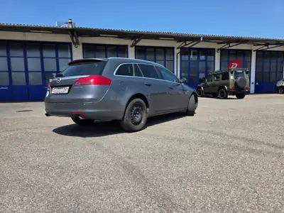 Opel Insignia Sports Tourer 2.0 Turbo 4WD — Break premium 220 ch, traction intégrale — Seitenansicht