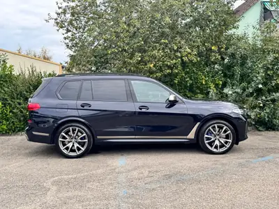 BMW X7 xDrive M50i — SUV 7 places premium, 530 ch et 64 200 km seulement — rear view