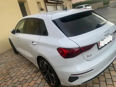 Audi A3 Sportback 35 TFSI S line — Compacte dynamique, kilométrage modéré, finition premium — intérieur