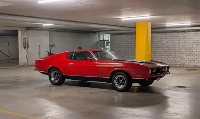 Ford Mustang Mach 1 1972 — Muscle car légendaire, V8 puissant et authentique — vue extérieure