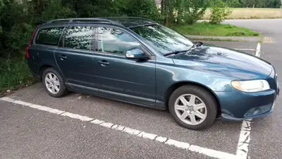 Volvo V70 D5 AWD Kinetic — Break robuste, traction intégrale, moteur diesel performant — Seitenansicht