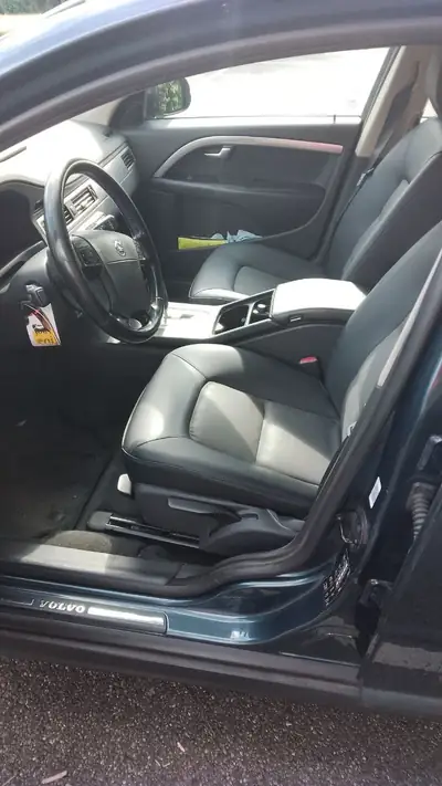 Volvo V70 D5 AWD Kinetic — Break robuste, traction intégrale, moteur diesel performant — Armaturenbrett