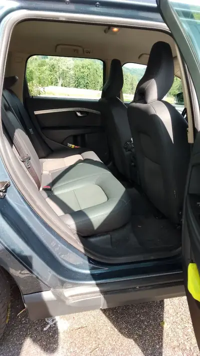 Volvo V70 D5 AWD Kinetic — Break robuste, traction intégrale, moteur diesel performant — Detail