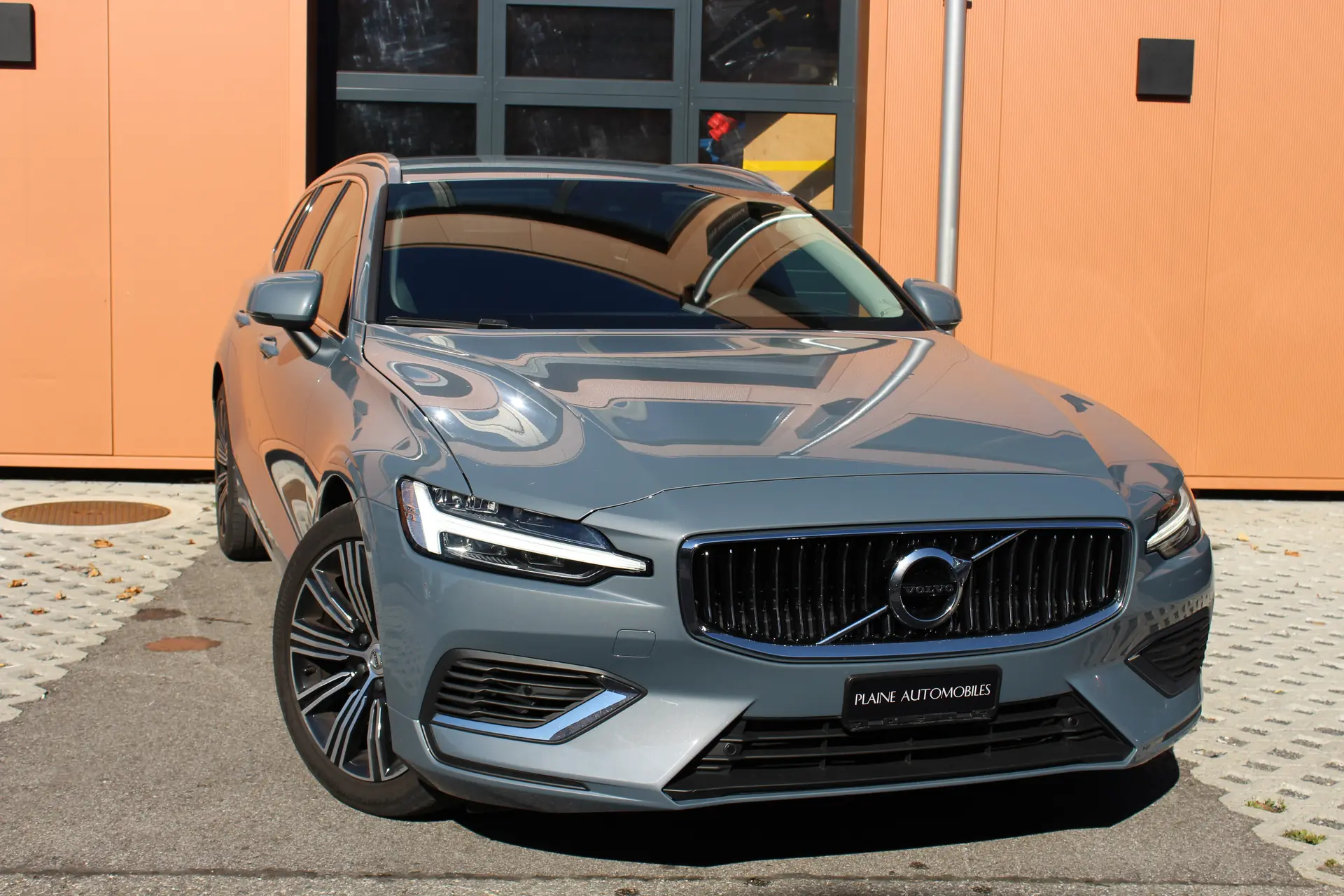 Volvo V60 T6 eAWD Twin Engine — Hybride rechargeable 341 ch, 101'490 km, entretien Volvo