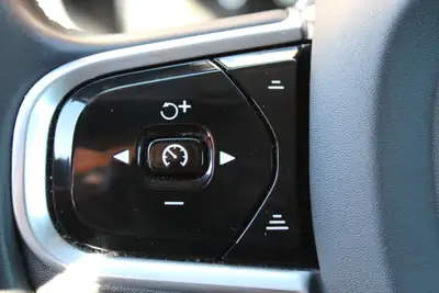 Volvo V60 T6 eAWD Twin Engine — Hybride rechargeable 341 ch, 101'490 km, entretien Volvo — Miniature 10