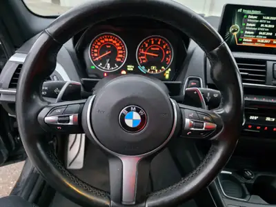 BMW M135i xDrive — Berline sportive 320 ch, équipement M Performance premium — dashboard