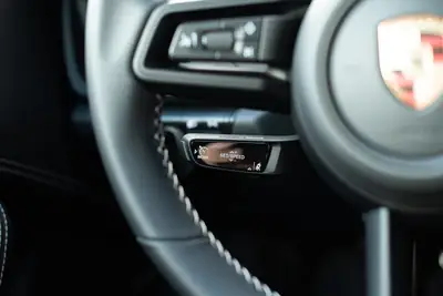 Porsche 911 Carrera GT3 PDK Touring 2026 — Performance brute et élégance verte — Thumbnail 23