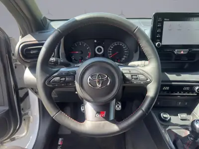 Toyota GR Yaris 1.6 Turbo Sport 4x4 — Sportive compacte turbocompressée, 261 ch et transmission manuelle — Miniature 12