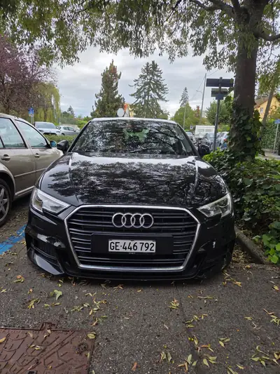 Audi A3 Sportback 35 TFSI S-tronic — Berline compacte performante, 125'000 km, finition noire — vue extérieure
