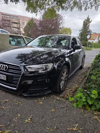 Audi A3 Sportback 35 TFSI S-tronic — Berline compacte performante, 125'000 km, finition noire — intérieur