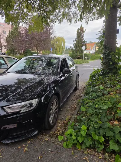 Audi A3 Sportback 35 TFSI S-tronic — Berline compacte performante, 125'000 km, finition noire — tableau de bord